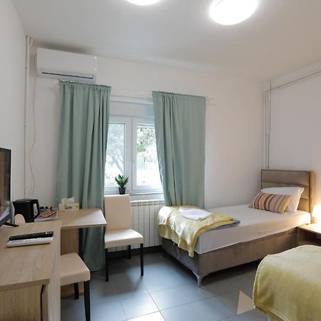 Aviator Apartments & Rooms Nikola Tesla Airport Belgrade Surčin Extérieur photo