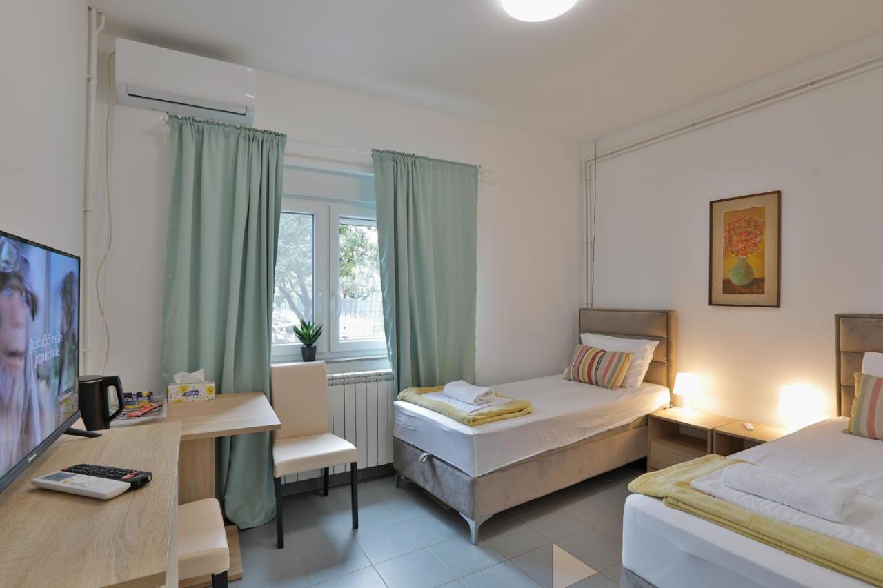 Aviator Apartments & Rooms Nikola Tesla Airport Belgrade Surčin Extérieur photo
