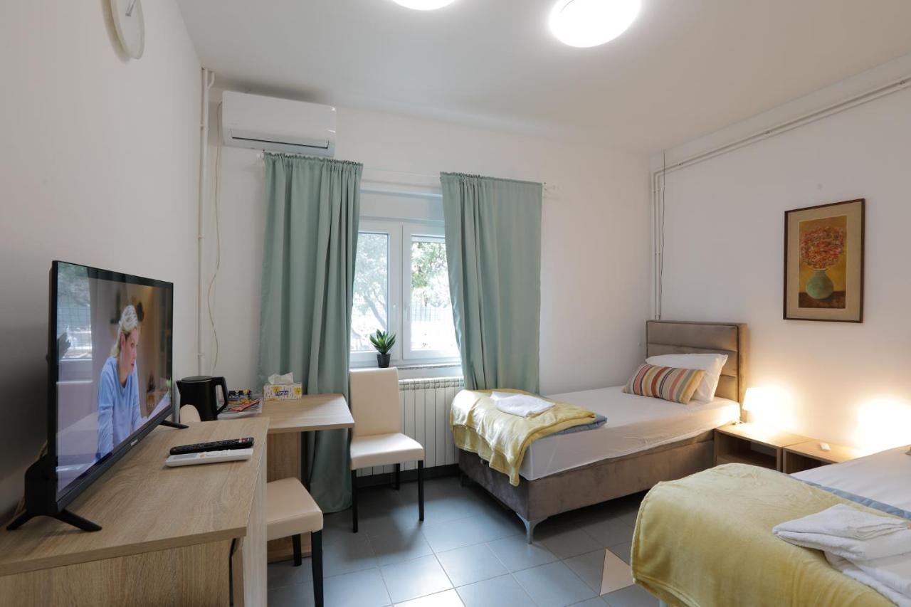Aviator Apartments & Rooms Nikola Tesla Airport Belgrade Surčin Extérieur photo