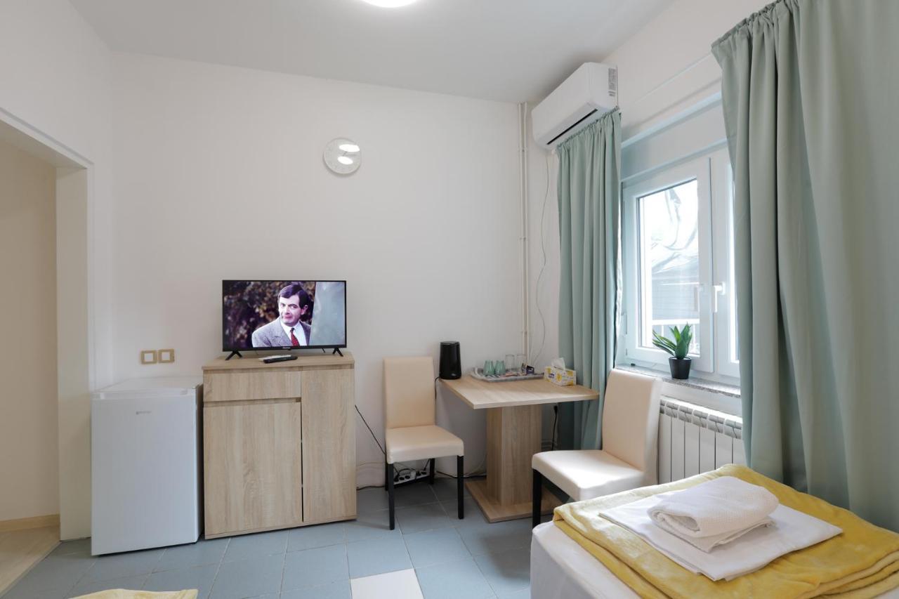 Aviator Apartments & Rooms Nikola Tesla Airport Belgrade Surčin Extérieur photo